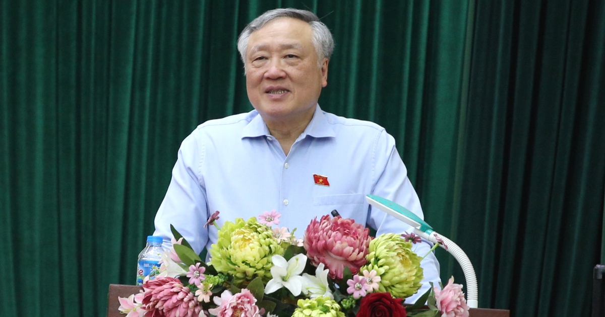 Phó Thủ tướng Thường trực Chính phủ Nguyễn Hòa Bình tiếp xúc cử tri Bắc Giang