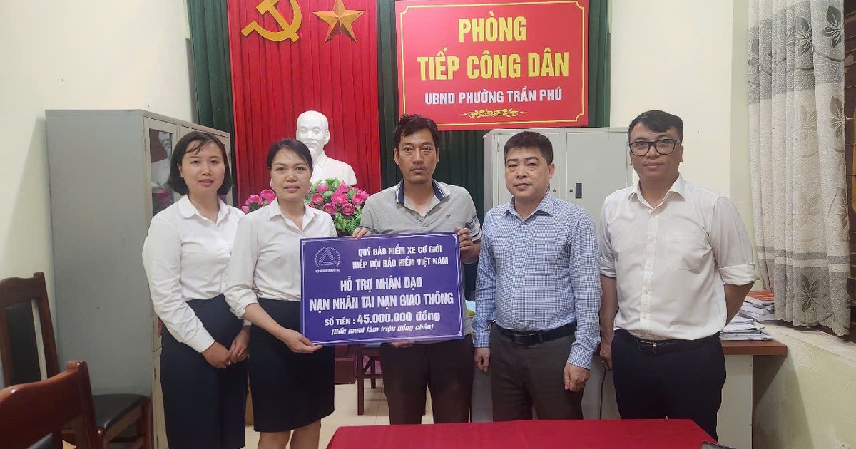 Quỹ Bảo hiểm xe cơ giới trao hỗ trợ nhân đạo cho gia đình nạn nhân tử vong do TNGT