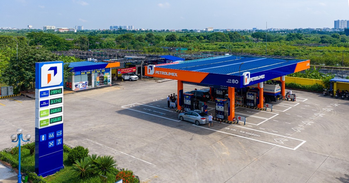 14 thương nhân đầu mối xăng dầu giảm 300-350 đồng/lít so với giá điều hành