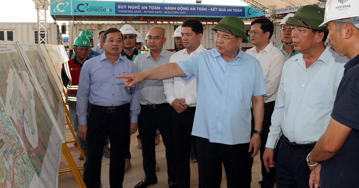 Phó Thủ tướng Thường trực Phạm Gia Túc kiểm tra tiến độ dự án sân bay Gia Bình, tuyến đường Vành đai 4 - Vùng Thủ đô