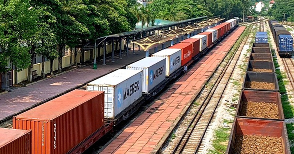 Bảo hiểm hàng hóa khi vận chuyển đường sắt: Những điều doanh nghiệp cần biết Bảo hiểm hàng hóa khi vận chuyển đường sắt: Những điều doanh nghiệp cần biết